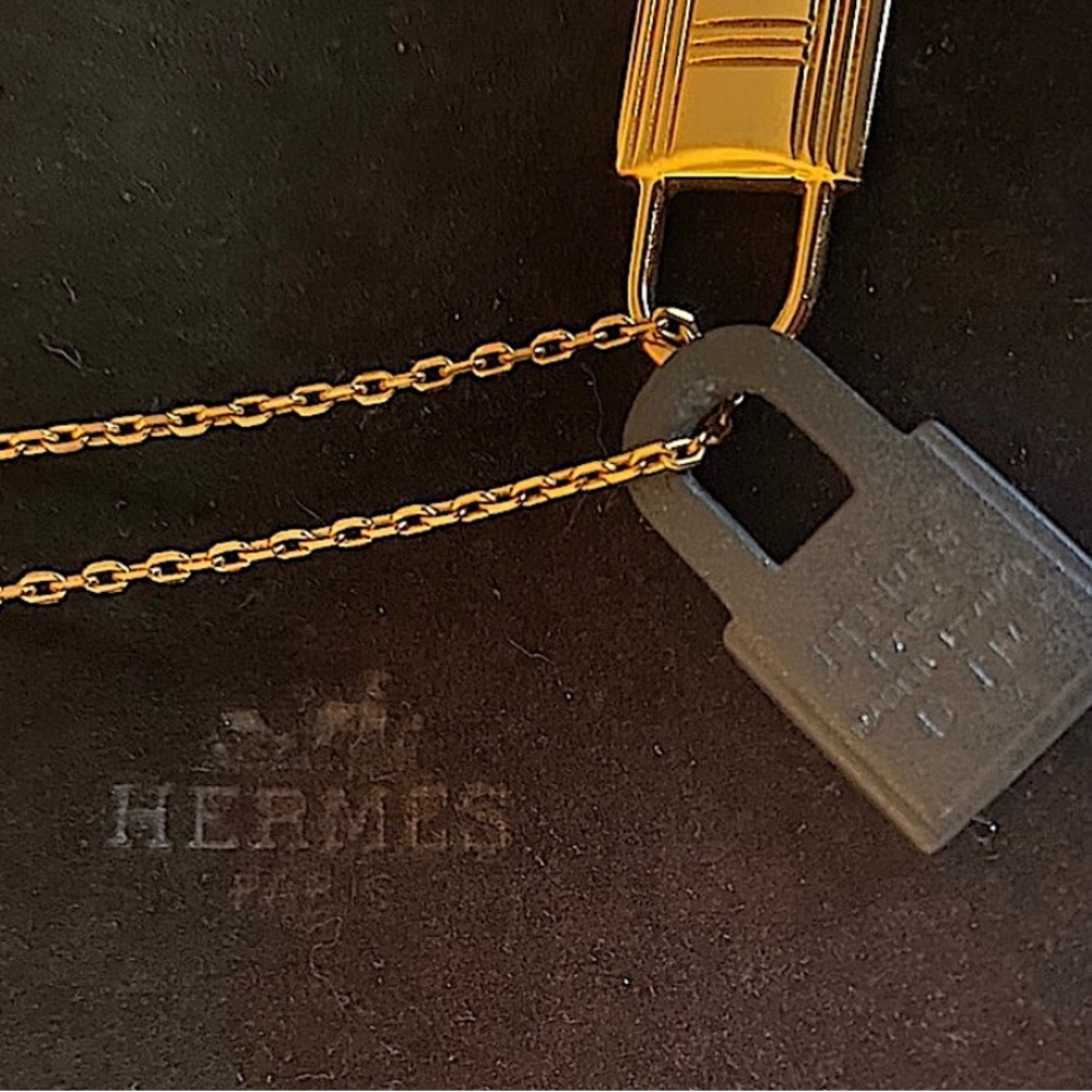 HERMÈS RETIRED PIECE Authentic O'Kelly pendant, small model black gold - Picture 9 of 9